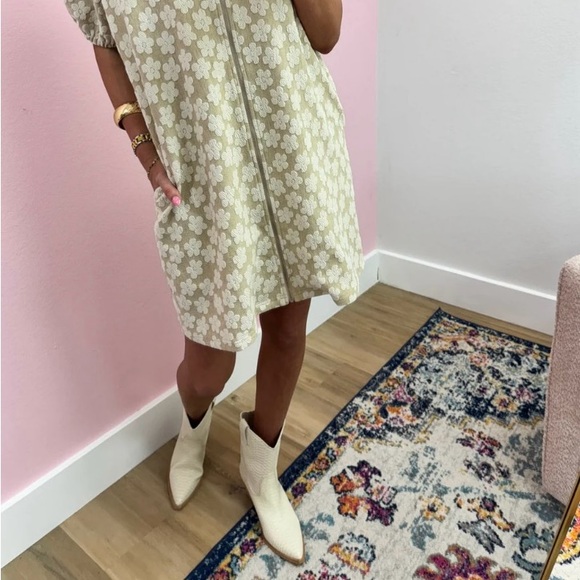 Ivory Western Booties - NEW - Picture 2 of 4